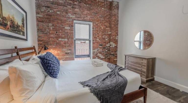 Parking Available Fully Furnished 4 Bed 2 Bath Flat in Somerville, MA
