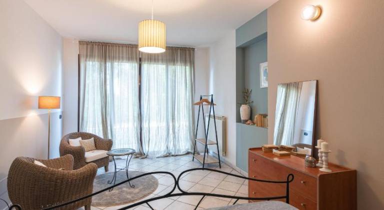 Apartment with garden, hot tub & patio | Suitable for remote work | Pet-friendly — photo 2