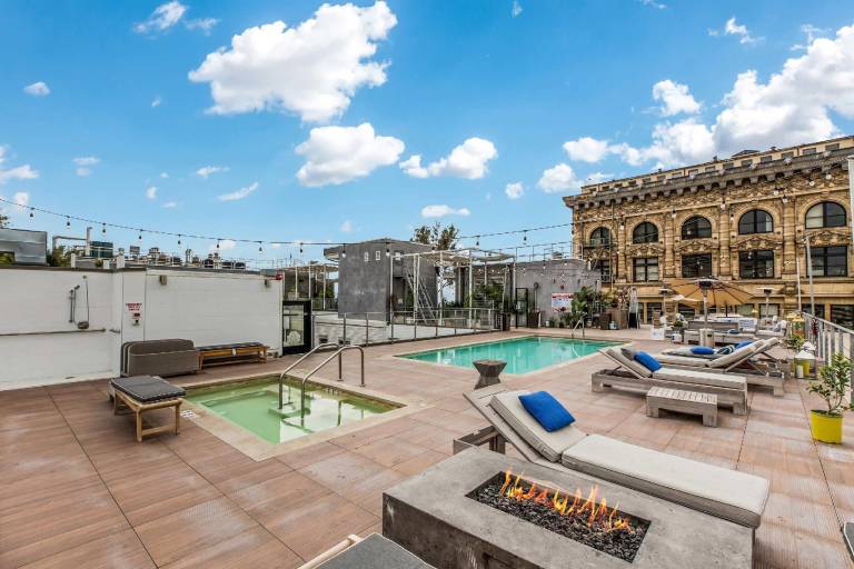 Stylish 2br/2ba At HWH by Oneluxstay — photo 3