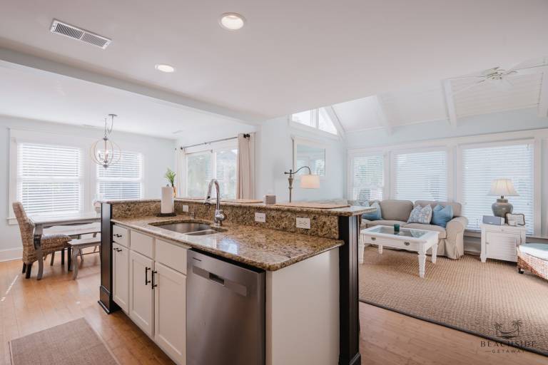 15 Myrtle Lane - 4 Bedroom South Forest Beach Home — photo 4