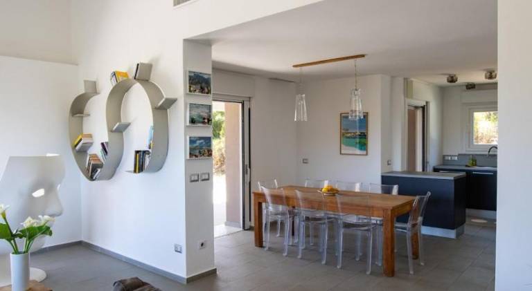 Villa with pool — photo 5