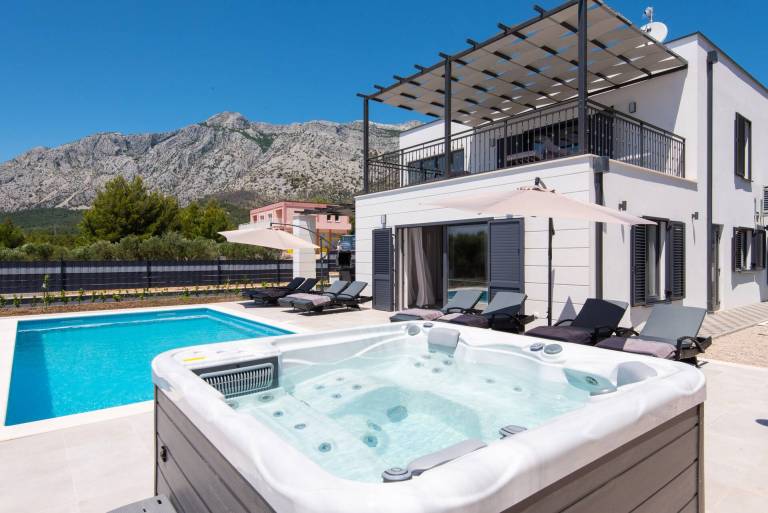 Villa with BBQ, patio & private pool | Sea view — photo 4