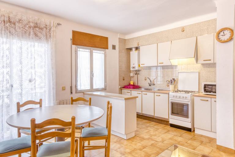 Apartment on the Paseo Marítimo '2-2' close to the Beach with Balcony & Wi-Fi — photo 4