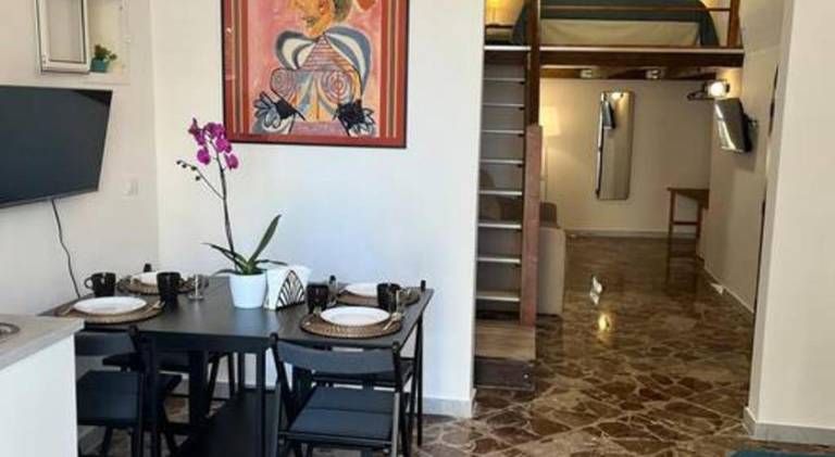 Vacation home with 1 room for 4 persons in Bari