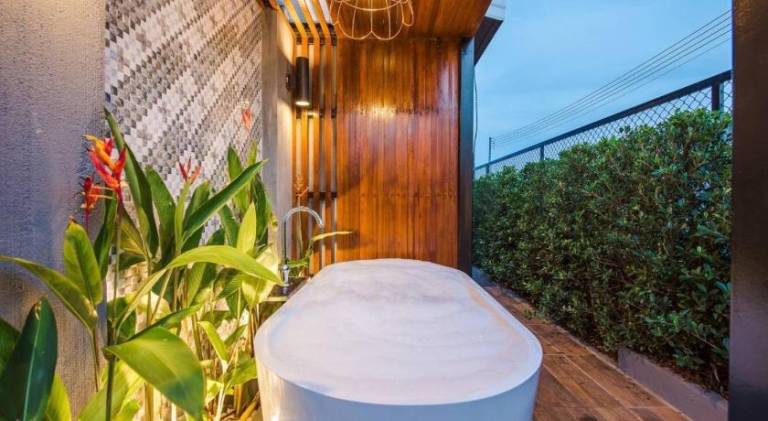 Lovely house with garden, terrace & hot tub | Perfect for remote work | Pets are welcome — photo 3