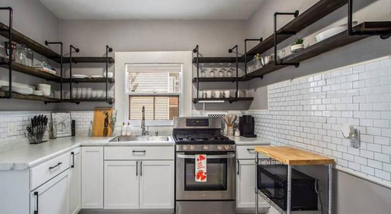 Entire 4 Bdrm Beautiful Home Next to WMU/K College — photo 4