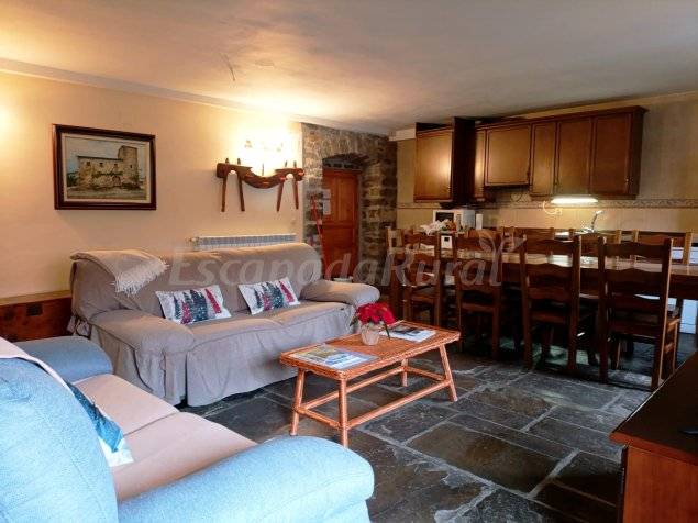 Charming cottage with garden & patio | Garden view | Dogs allowed — photo 4