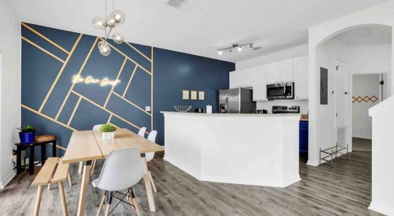 Beautiful vacation home with BBQ & pool | Pets are welcome — photo 4