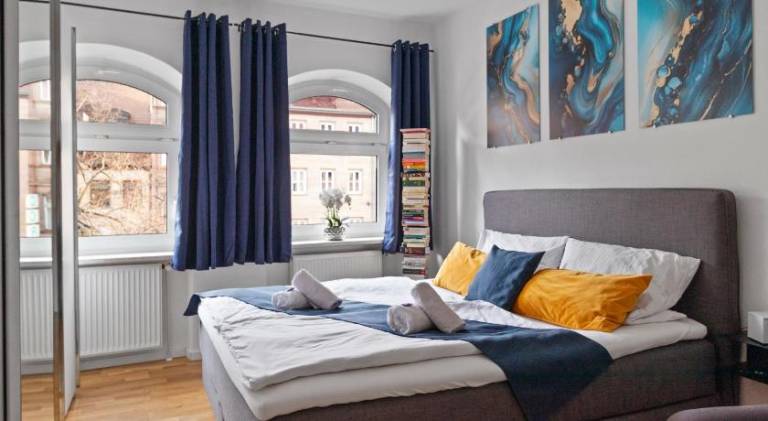 Altstadt - Exklusive 3-Zi-Wohnung fur 6 Personen mit 90 qm, großer Dachterrasse, Parkplatz, WLAN in Nuremberg