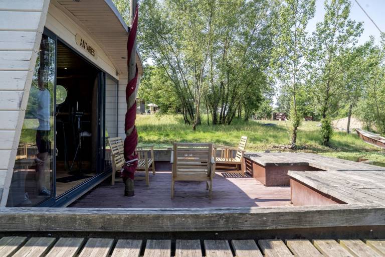 Lovely Boat House with Stunning Sights in Chassenard, Auvergne-Rhône-Alpes — photo 2