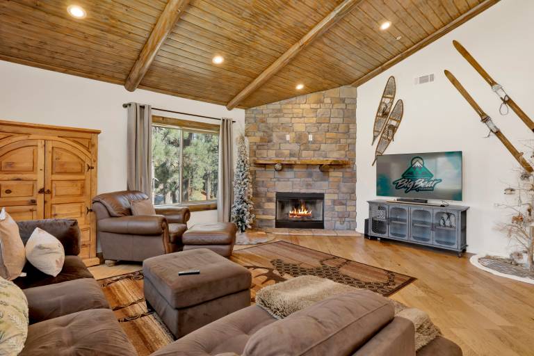 Cabin with grill & patio | Mountain view in San Bernardino, CA