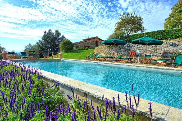 Villa with yard, private pool & grill — photo 4
