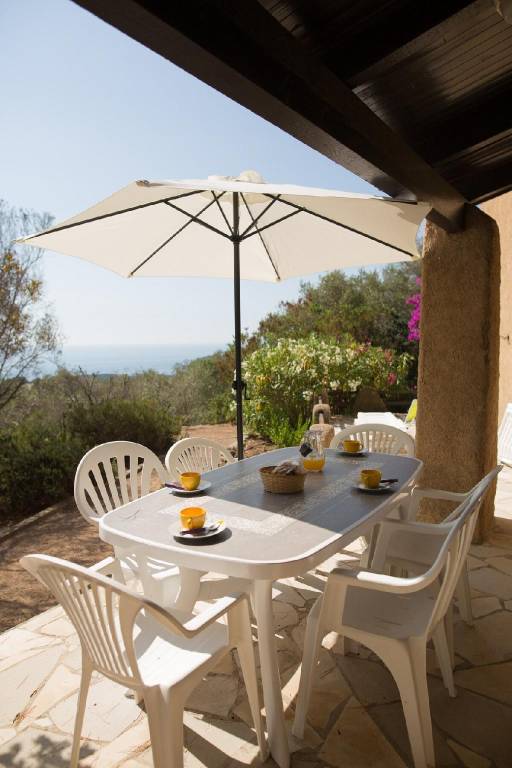 Pleasant vacation home with terrace & yard | Pets allowed — photo 4