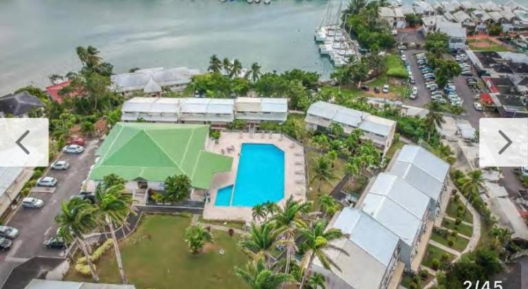 Holiday apartment with private pool & patio in Le Gosier