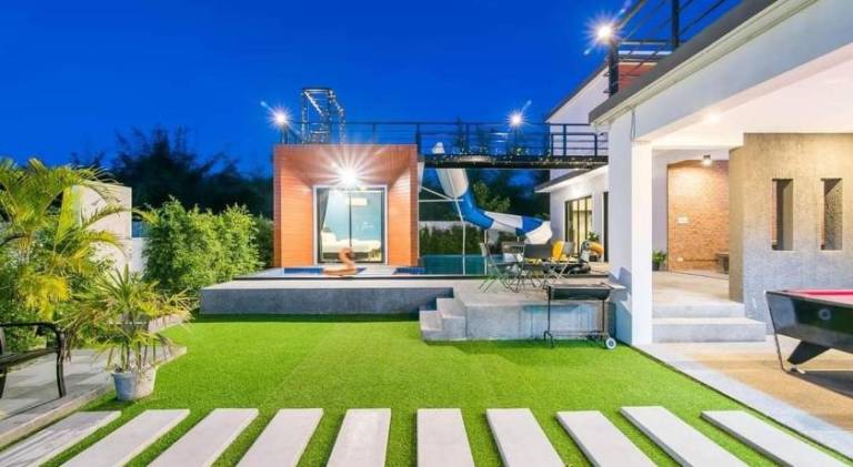 Villa with pool — photo 4