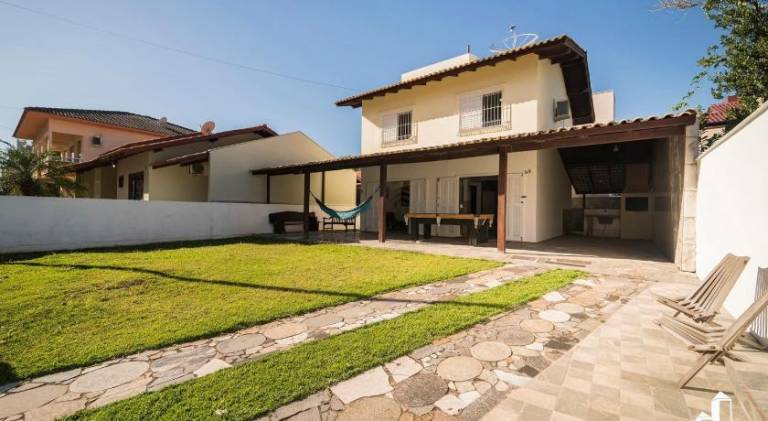 House | Beach nearby | Pets allowed in Bombinhas