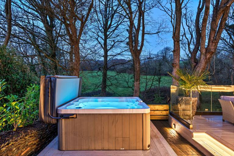 Fully equipped house with yard, BBQ & hot tub | Pets are welcome in Bude