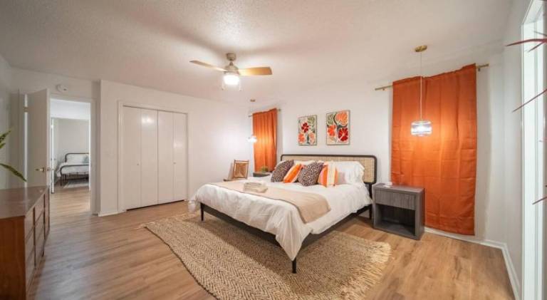 Luxury 4BR OKC Retreat w Hot Tub & Pool Table — photo 2