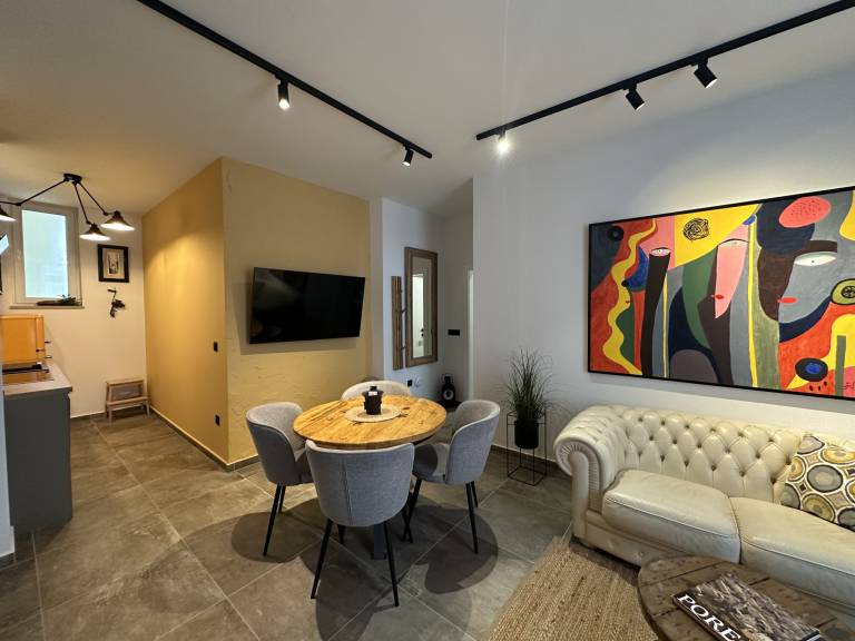 Apartment with patio — photo 3