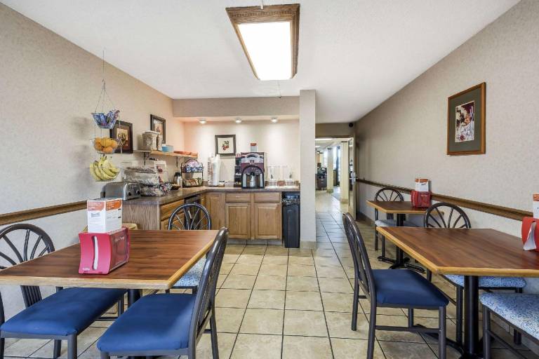 Econo Lodge Grand Junction North — photo 2