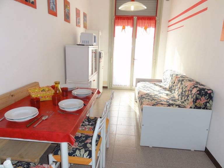 Apartment with 1 room for 5 persons — photo 2