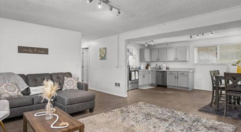 House with 1 room for 5 persons in Boise, ID