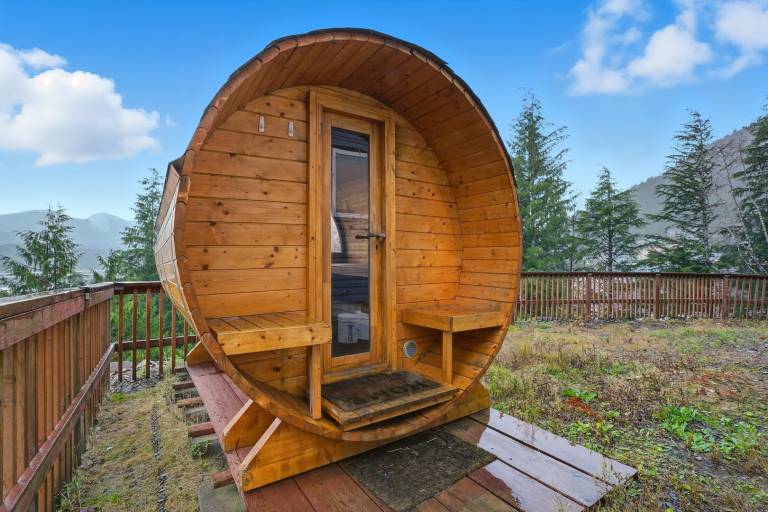 House with sauna, yard & patio — photo 3