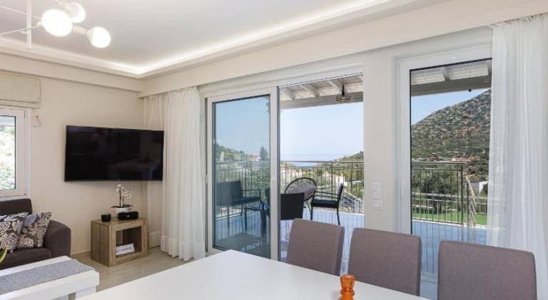 Ample villa with pool | Pets are welcome — photo 2