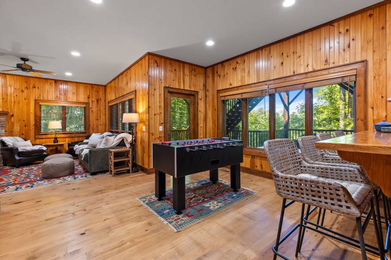 Family-friendly cabin with grill & hot tub | Mountain view | Pets allowed — photo 4