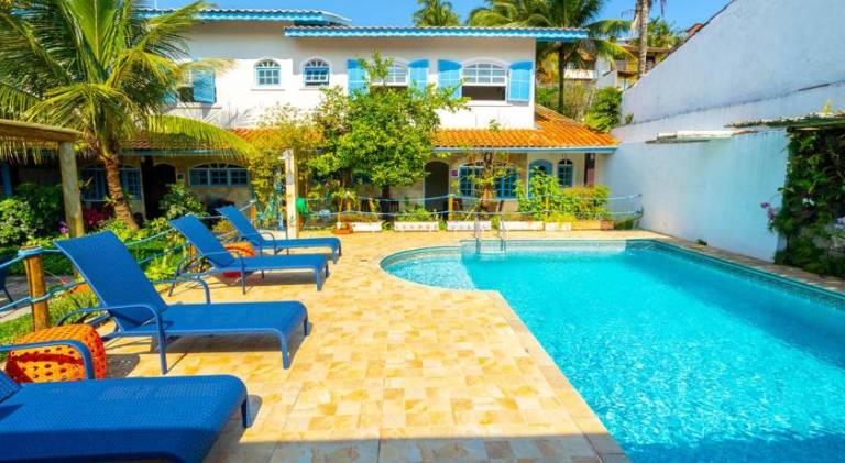 Lodge with pool, grill & yard in Ilhabela