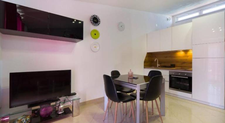 Holiday apartment with 2 rooms for 4 persons — photo 2