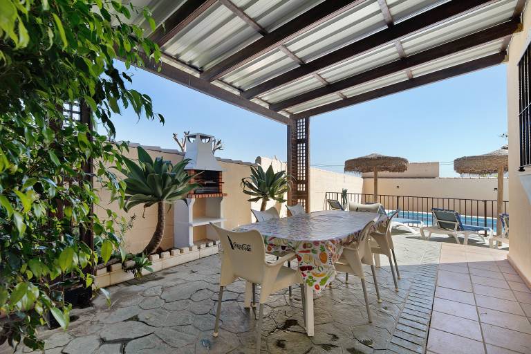 Vacation home with patio, private pool & fast internet | Garden view — photo 5