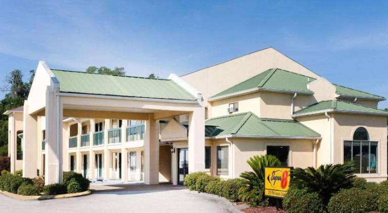 Super 8 by Wyndham Brunswick South/I-95 — photo 4