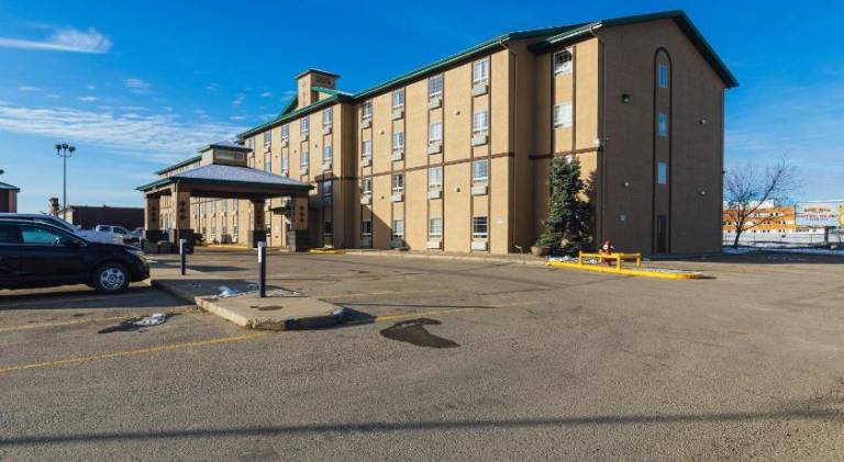Service Plus Inns and Suites — photo 4