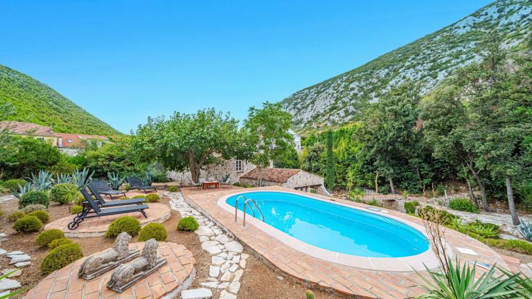 Fully equipped villa with terrace, private pool & barbecue | Pet-friendly — photo 4