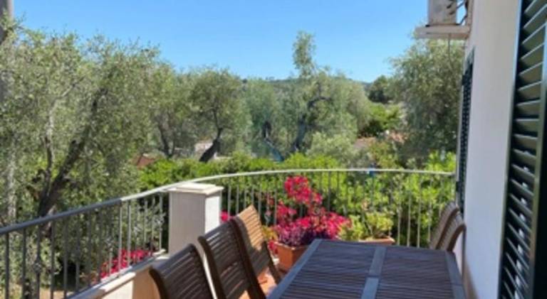 Serviced apartment with barbecue, patio & garden — photo 4