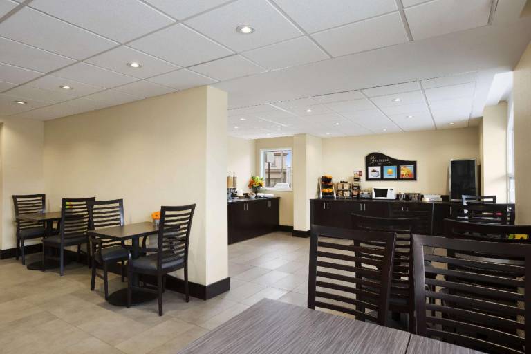 Days Inn & Suites by Wyndham North Bay Downtown — photo 5