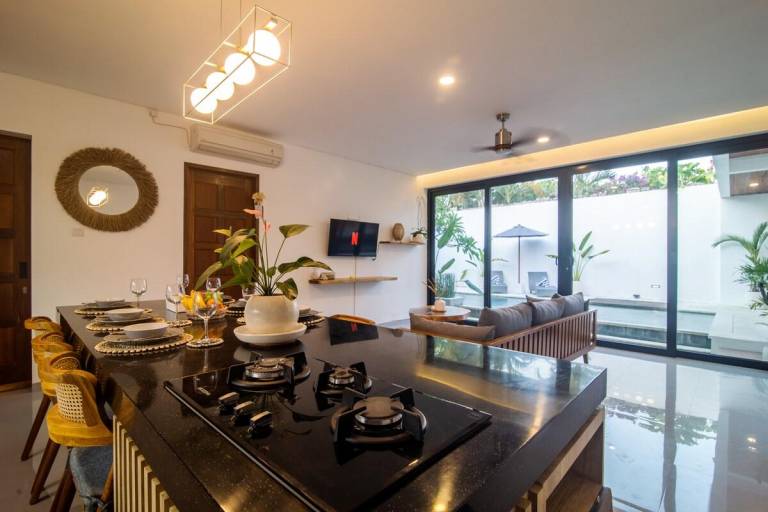 Family-oriented vacation home with pool, patio & garden | Dogs allowed — photo 4