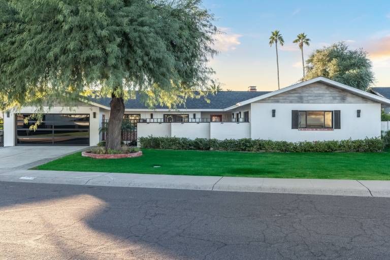 Sunset Haven minutes from Shopping & Dining