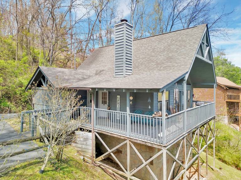Family-friendly cabin with private pool | Pets allowed — photo 3