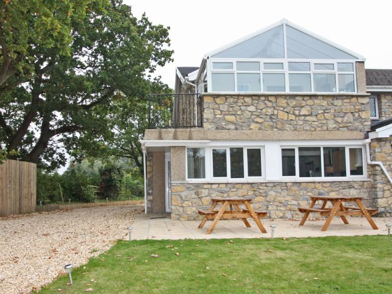 Springfield Court Lakeside