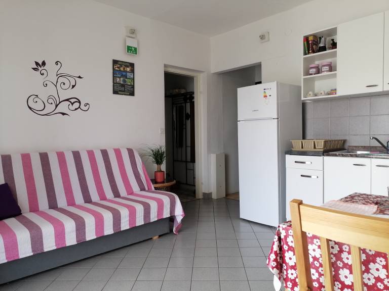 Holiday apartment with yard, grill & terrace | Pets allowed — photo 3