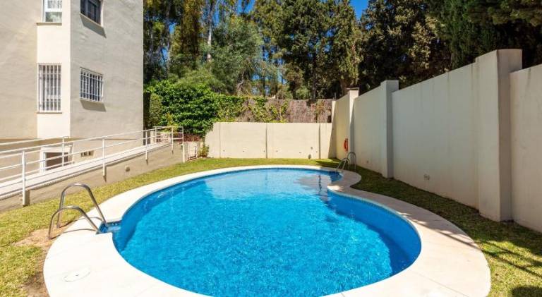 Holiday apartment with pool — photo 3