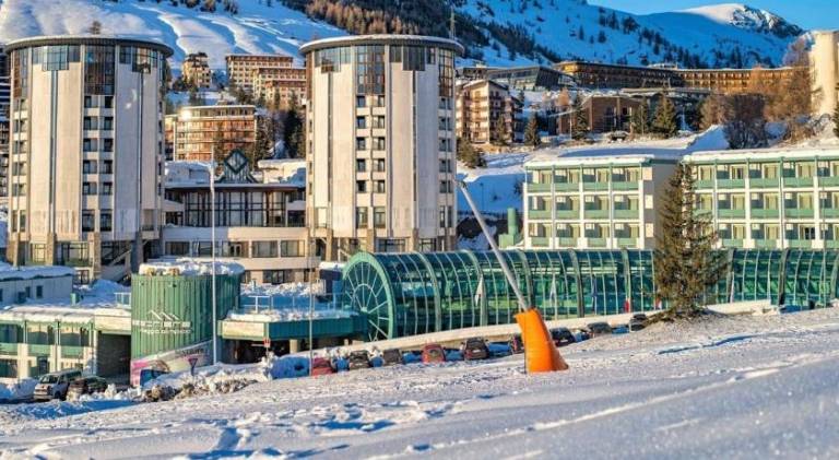 Nice serviced apartment with terrace, pool & yard | Close to the ski | Pet-friendly in Sestriere
