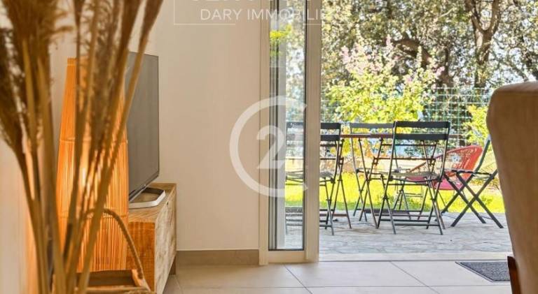 Holiday apartment with yard & terrace — photo 5