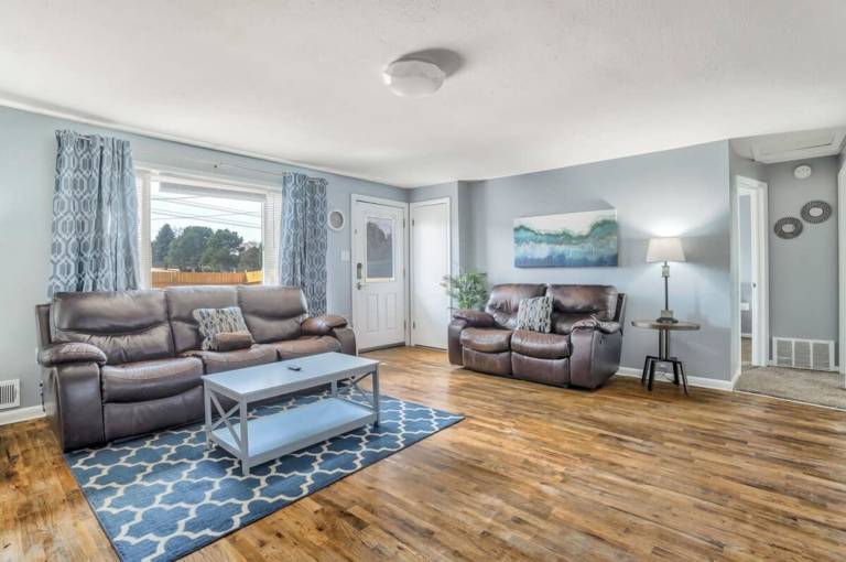 3BD Dog Friendly Mid Term Corporate Rental