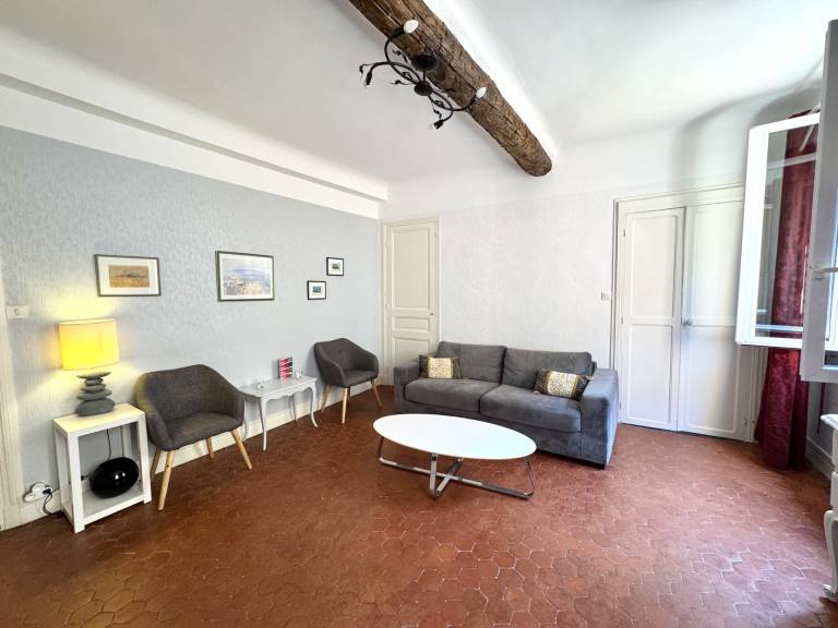 Fully equipped beautiful rental apartment | Close to Castle Hill | Next to the beach | Dogs allowed — photo 3