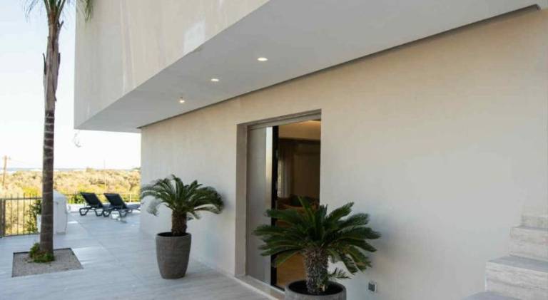 Villa with private pool, yard & patio — photo 5