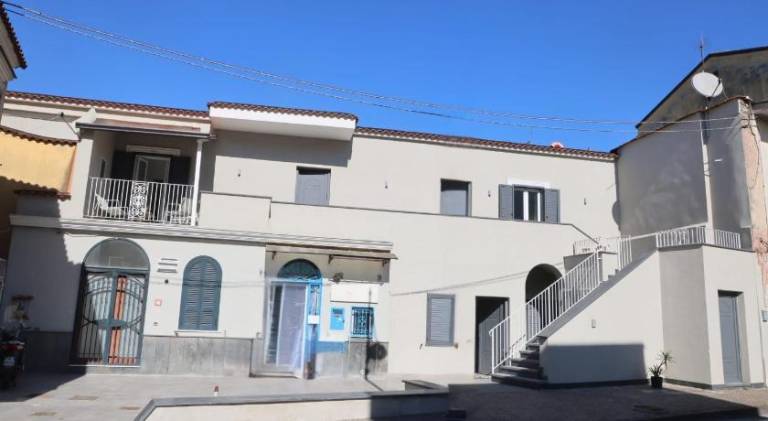 Apartment with patio in Pompei