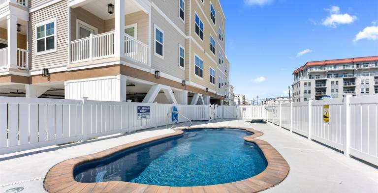 Condo  Shawcrest